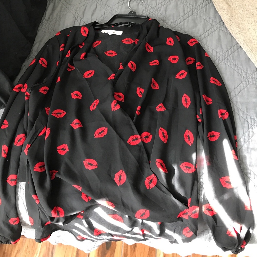 Lips top